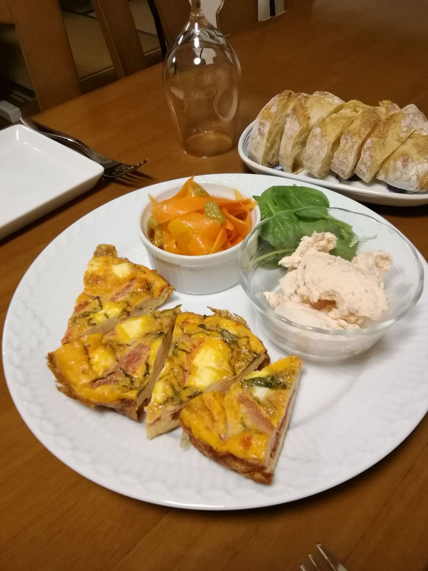 葡萄酒と陶器と薔薇